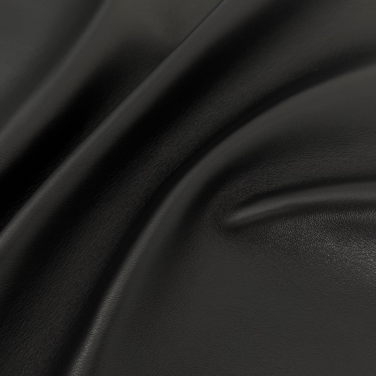 Spray Back Nappa Lamb | Semi-Shine