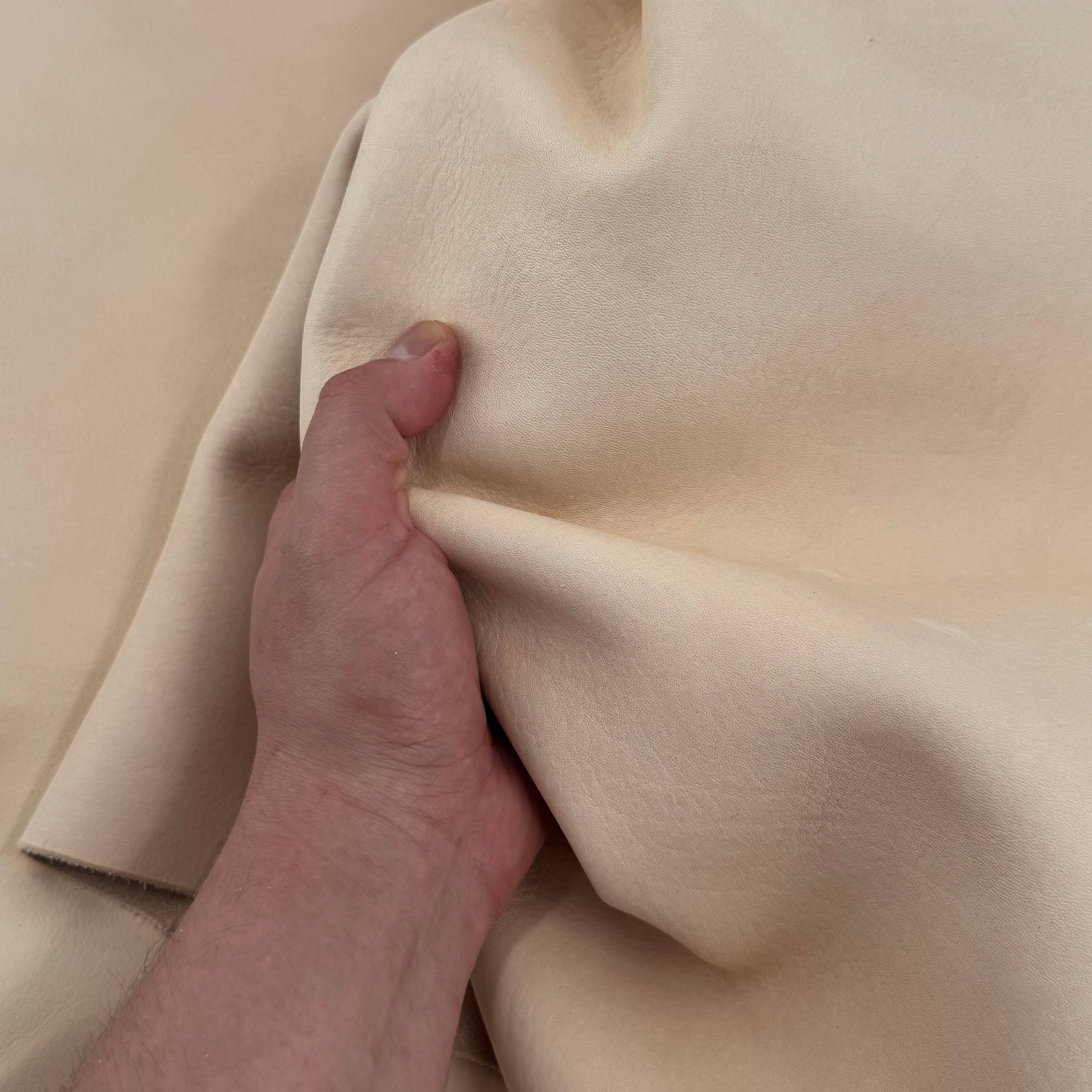 Soft/Milled Undyed Cow Shoulder Crust