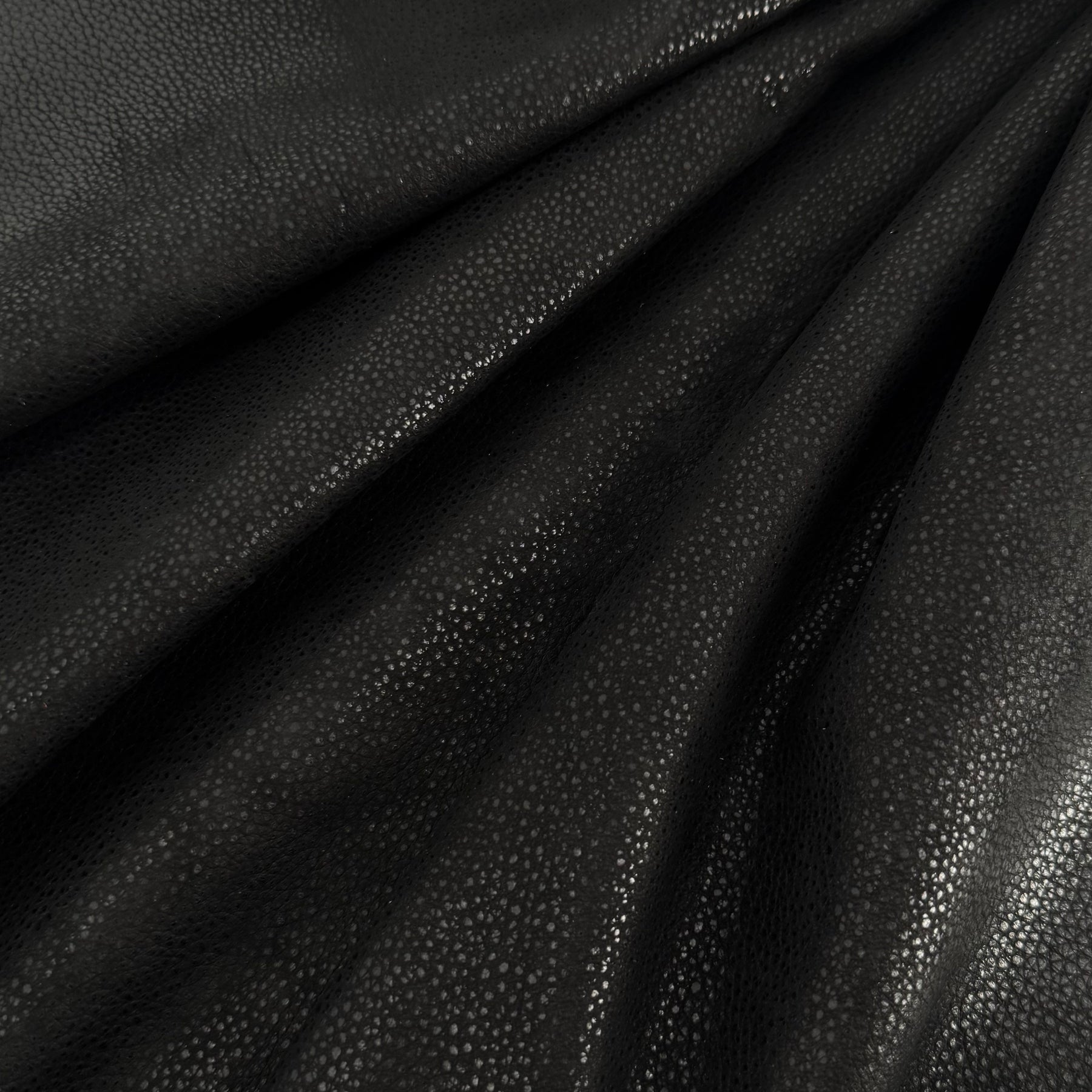 Stingray-Effect Soft Lamb in Black
