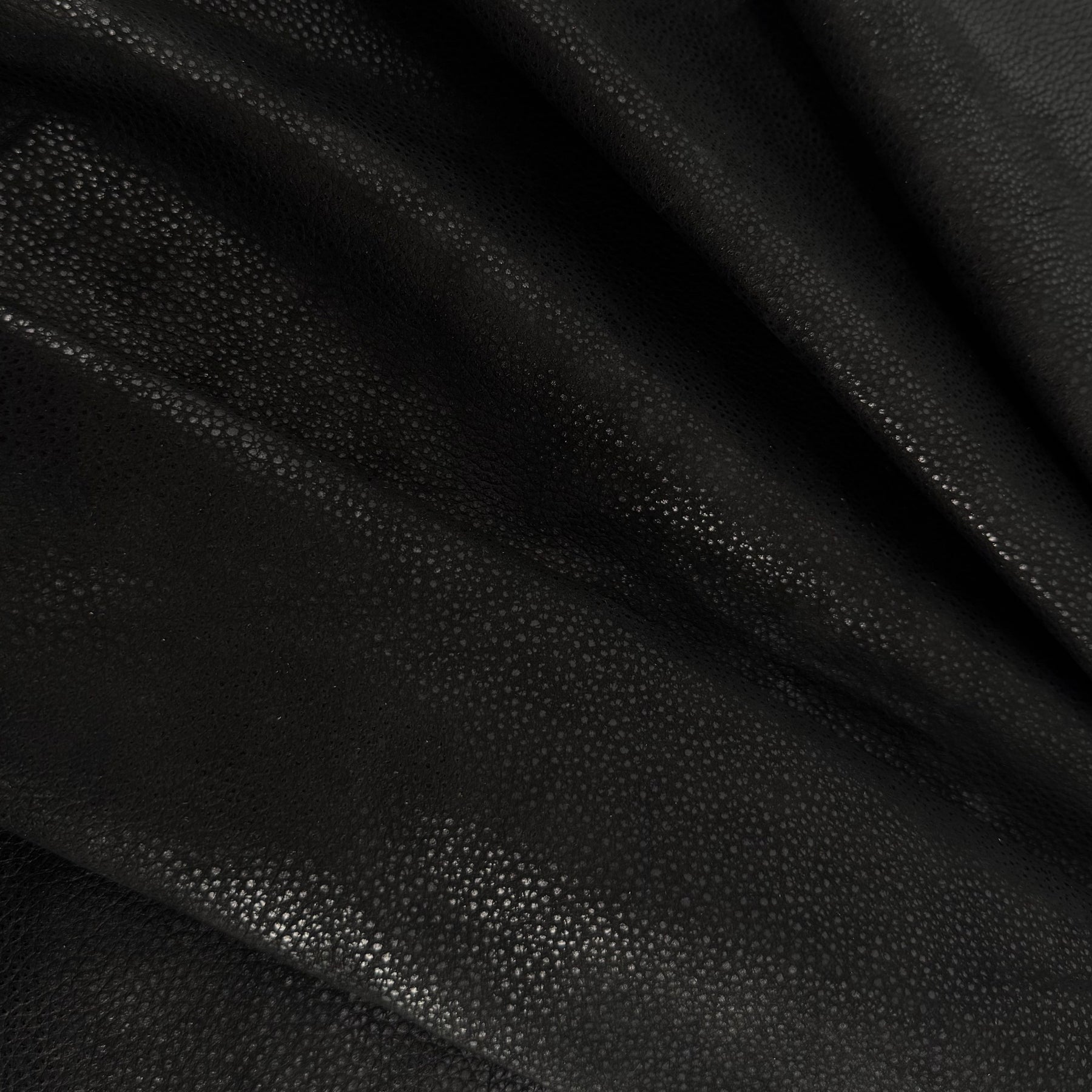 Stingray-Effect Soft Lamb in Black