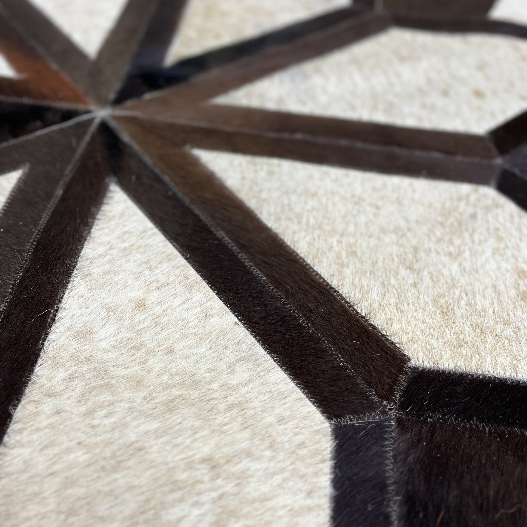 Natural Round Cowhide Hair-On Patchwork Area Rug