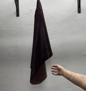 Buy distressed shiny burgundy lamb leather online – stretchable lambskin for high-end fashion pieces