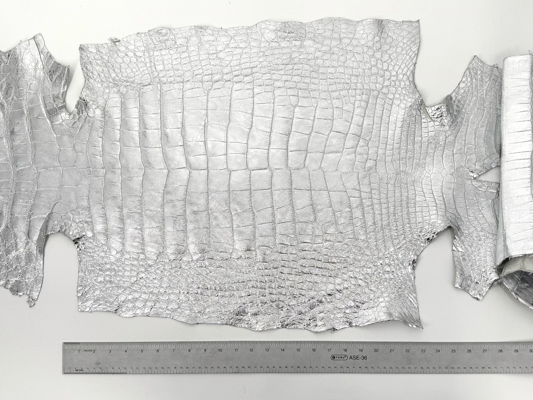 Wild American Alligator Metallic Silver Foil 50 cm
